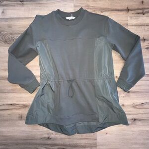 Athleta Triumph Hybrid